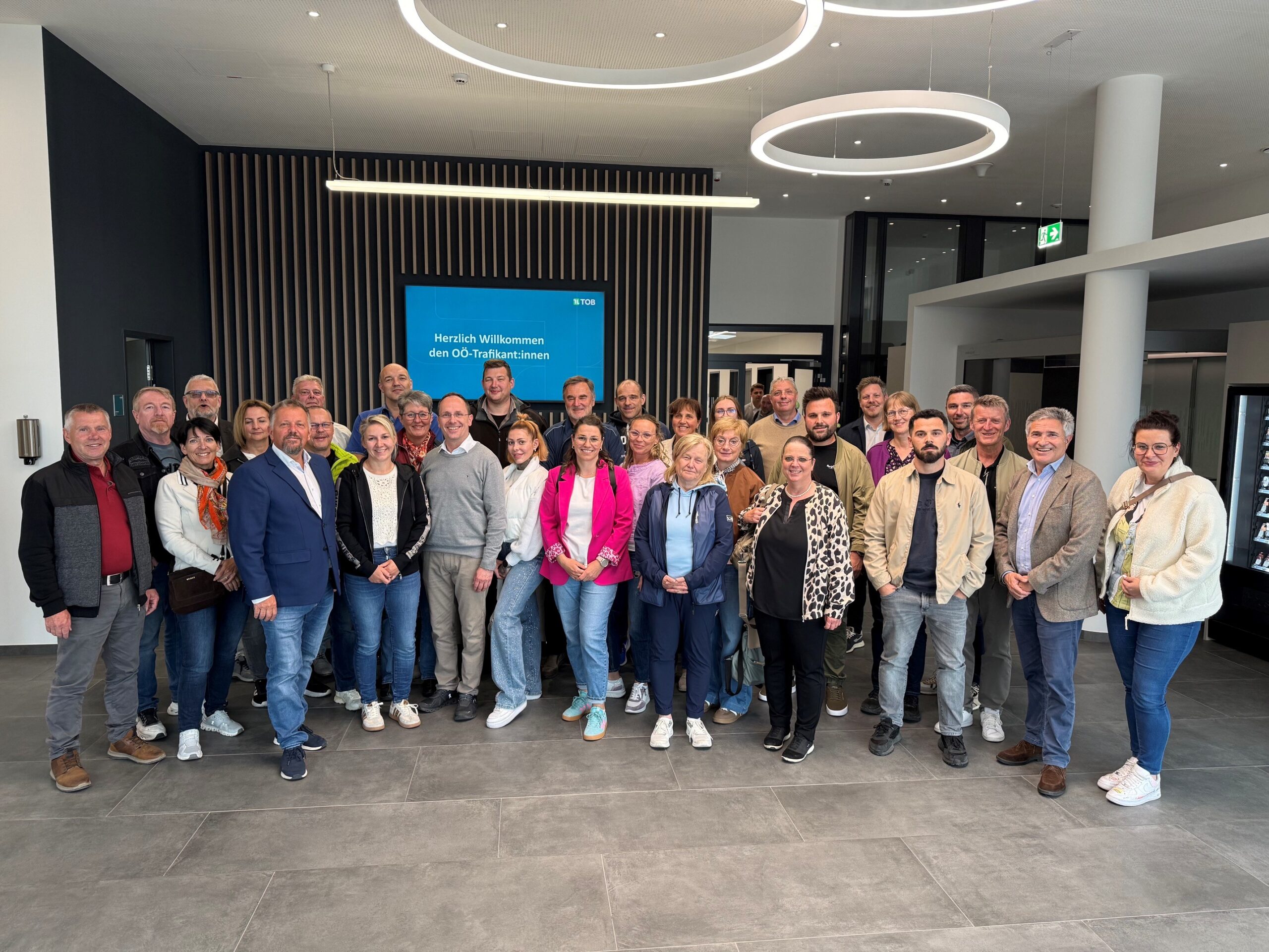 OÖ Tabaktrafikanten besuchten PMAT und TOB